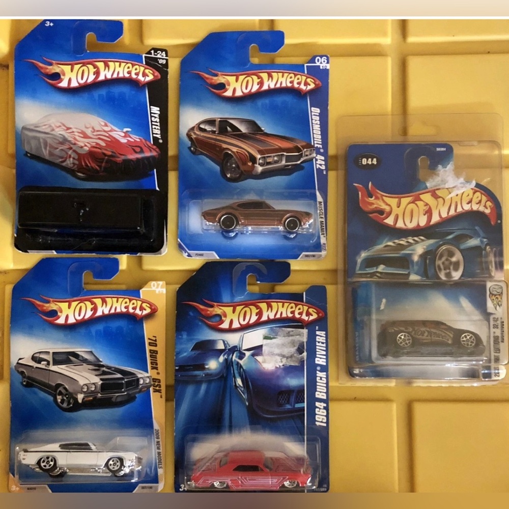 Hot Wheels Lot Of 5 On Card - Mystery Car, Oldsmobile, Buick, Audacious 2003